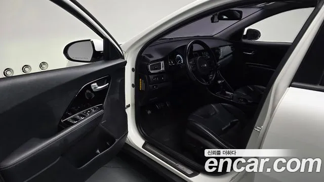 Kia Niro 2016 thumb 9