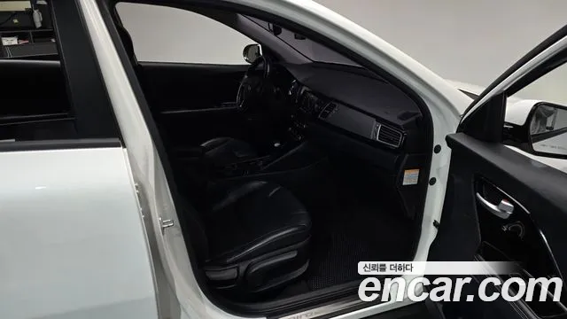 Kia Niro 2016 thumb 10