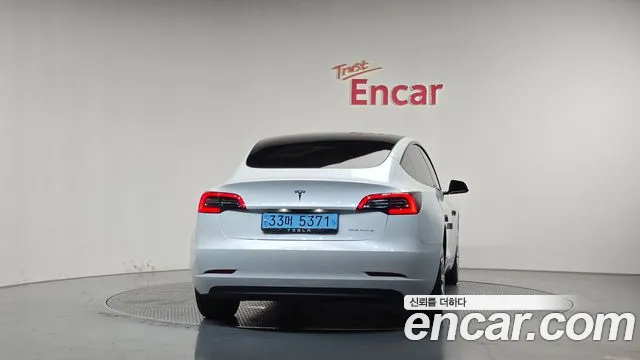 Tesla Model 3 2022 thumb 3