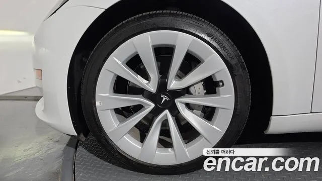 Tesla Model 3 2022 thumb 4
