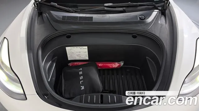 Tesla Model 3 2022 thumb 5