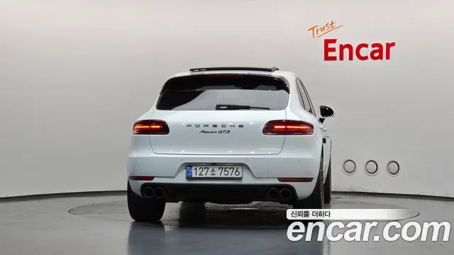 Porsche Macan 2016 thumb 4