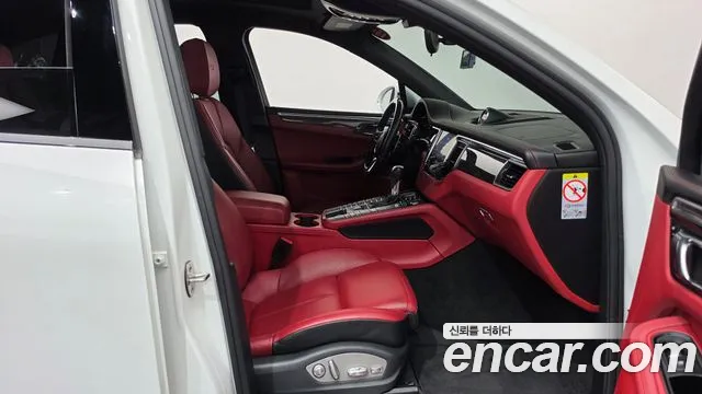 Porsche Macan 2016 thumb 11