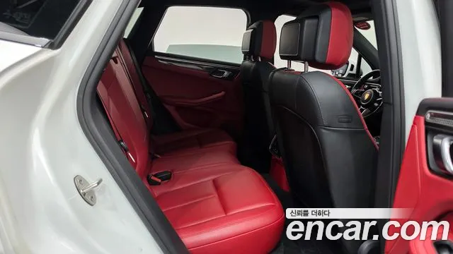 Porsche Macan 2016 thumb 12