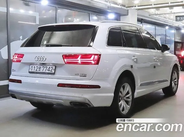 Audi Q7 2019 thumb 4