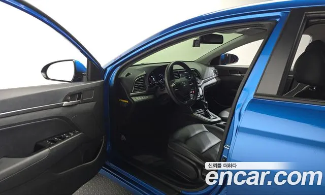 Hyundai Avante 2017 thumb 9