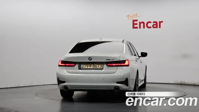 BMW 3-Series 2019 thumb 4