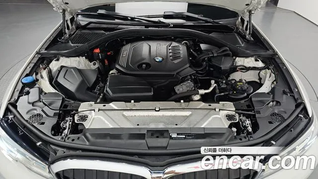 BMW 3-Series 2019 thumb 6