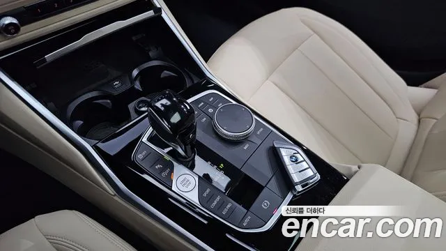 BMW 3-Series 2019 thumb 9