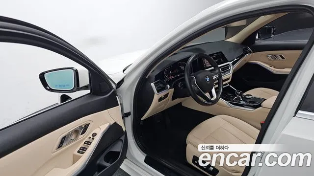 BMW 3-Series 2019 thumb 10