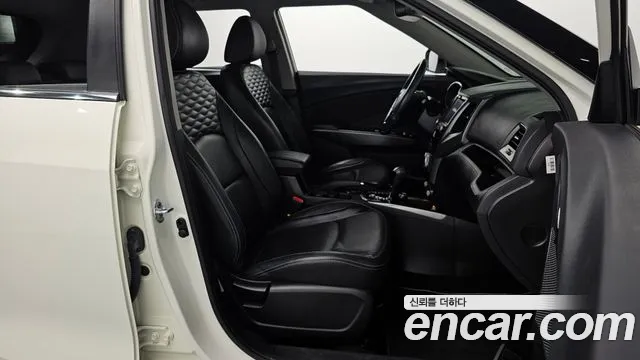 KG_Mobility_Ssangyong TIBOLI 2017 thumb 11