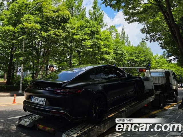 Porsche Panamera 2018 thumb 2