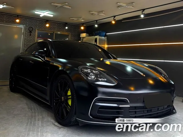 Porsche Panamera 2018 thumb 3