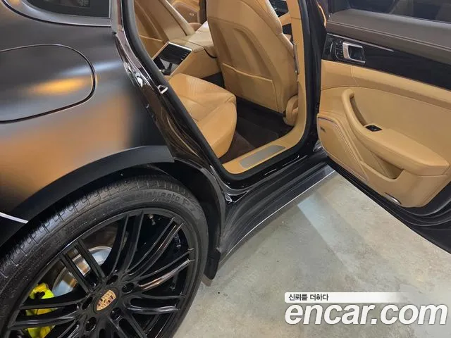 Porsche Panamera 2018 thumb 9