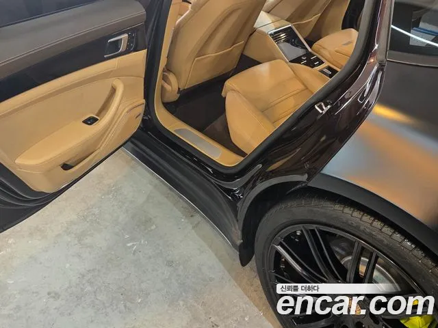 Porsche Panamera 2018 thumb 10