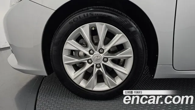 Lexus ES 2013 thumb 5