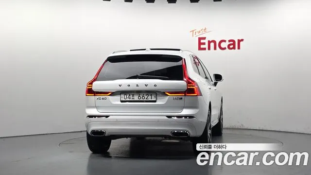 Volvo XC60 2019 thumb 4