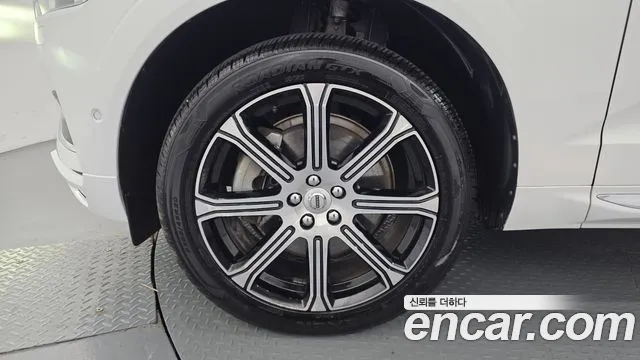 Volvo XC60 2019 thumb 5