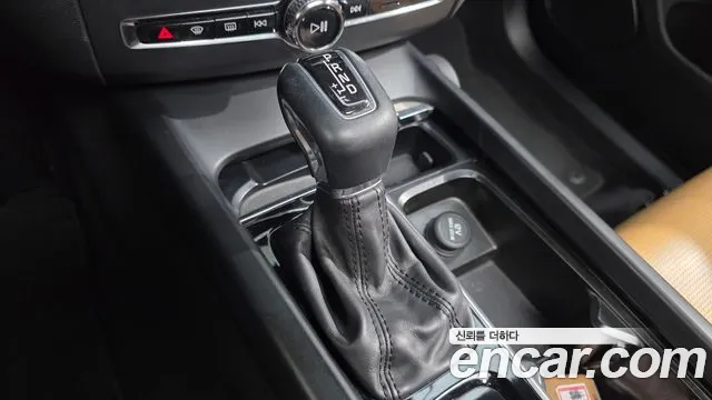 Volvo XC60 2019 thumb 9