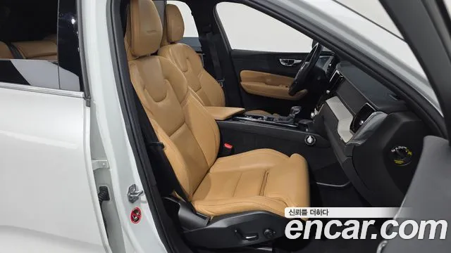 Volvo XC60 2019 thumb 12
