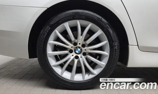 BMW 5-Series 2015 thumb 5