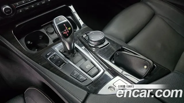 BMW 5-Series 2015 thumb 9