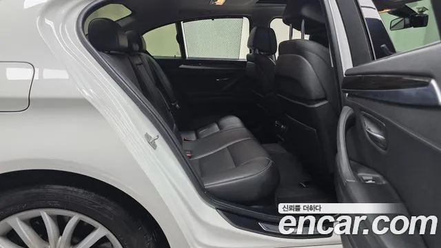 BMW 5-Series 2015 thumb 11