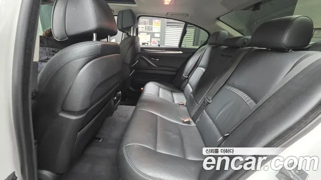 BMW 5-Series 2015 thumb 12