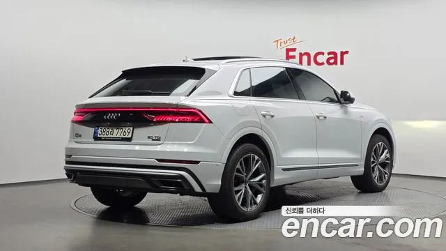 Audi Q8 2021 thumb 2