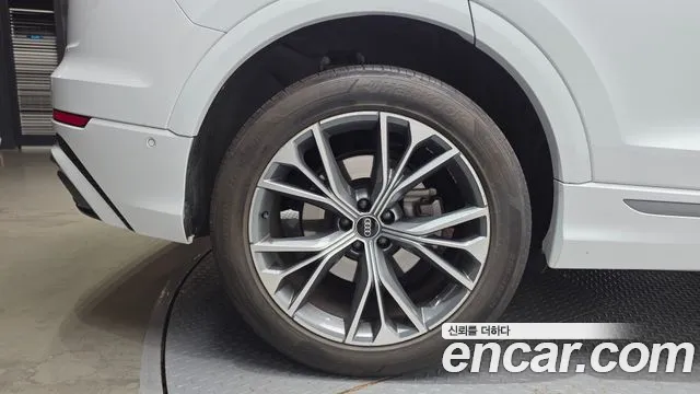 Audi Q8 2021 thumb 5