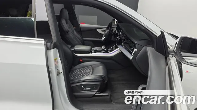 Audi Q8 2021 thumb 11