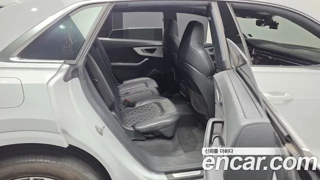 Audi Q8 2021 thumb 12