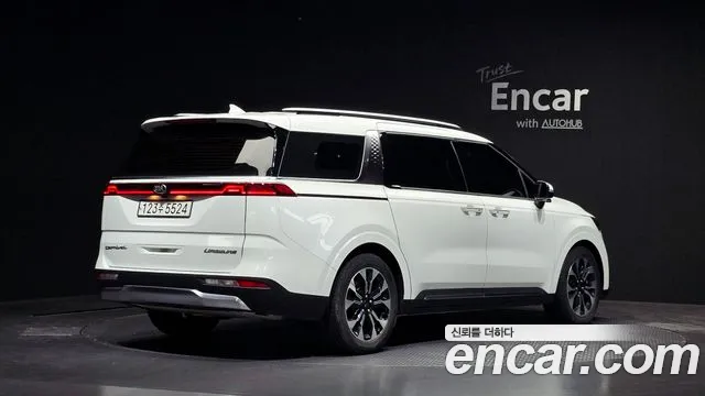 Kia Carnival 2021 thumb 2