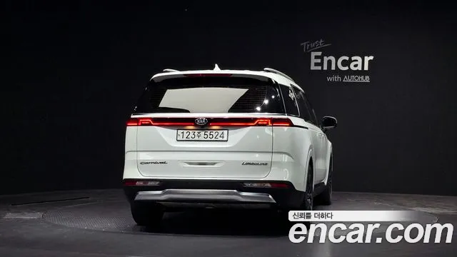 Kia Carnival 2021 thumb 4