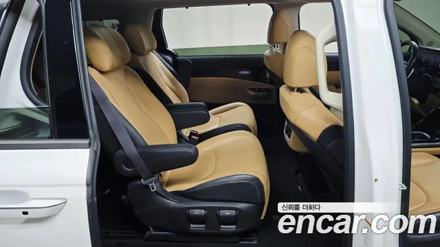 Kia Carnival 2021 thumb 11