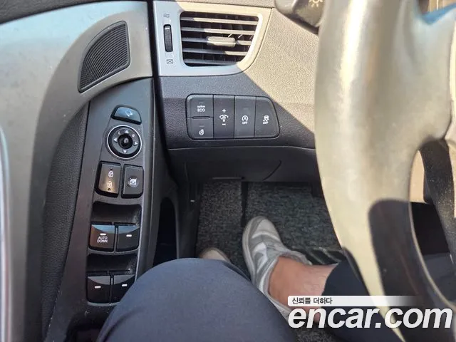 Hyundai Avante 2015 thumb 10