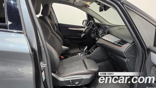 BMW 2-Series 2020 thumb 11