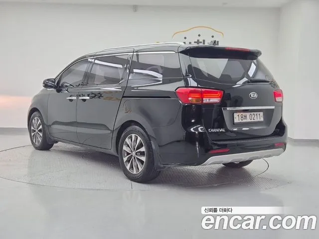 Kia Carnival 2016 thumb 3