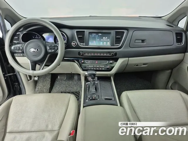 Kia Carnival 2016 thumb 5