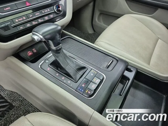 Kia Carnival 2016 thumb 8