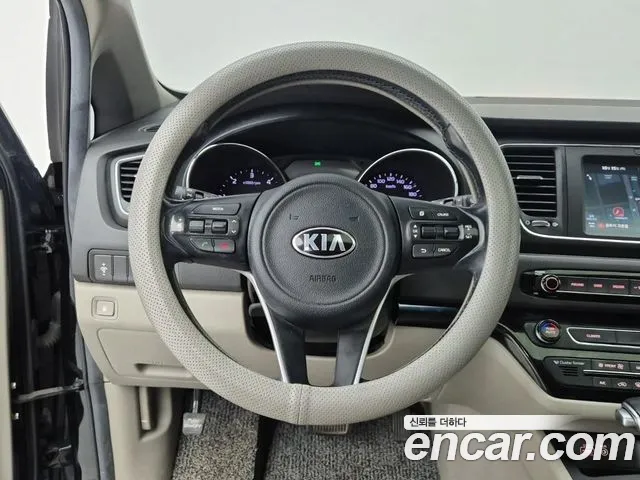 Kia Carnival 2016 thumb 9