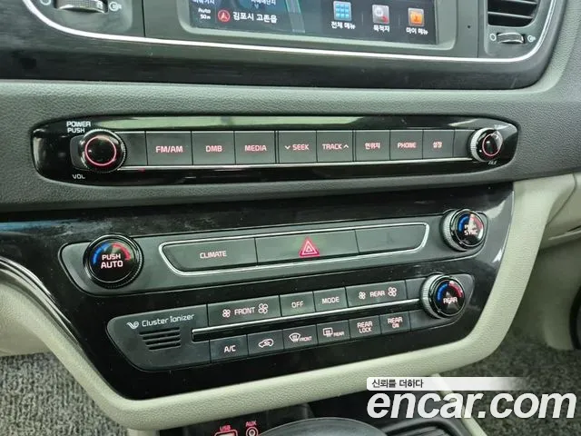 Kia Carnival 2016 thumb 10