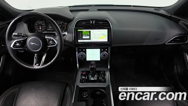 Jaguar XE 2020 thumb 6