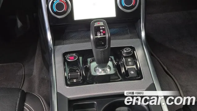 Jaguar XE 2020 thumb 8