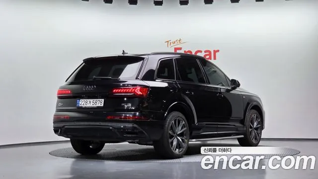 Audi Q7 2023 thumb 2