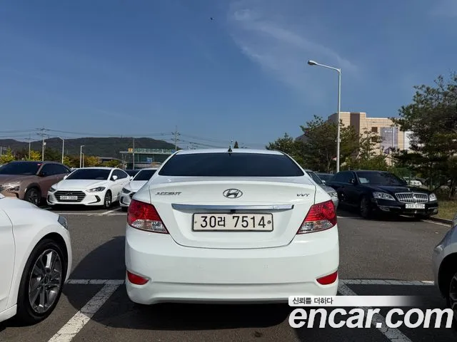 Hyundai Accent 2013 thumb 4