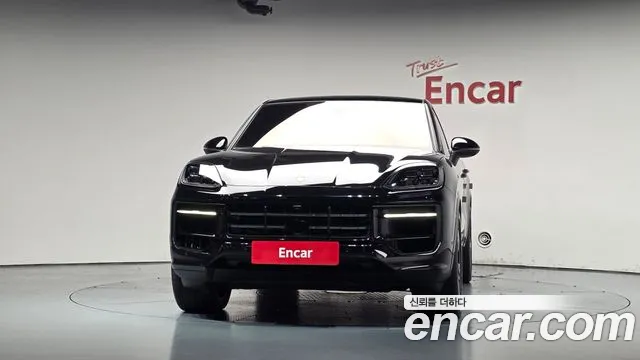 Porsche Cayenne 2025 thumb 2