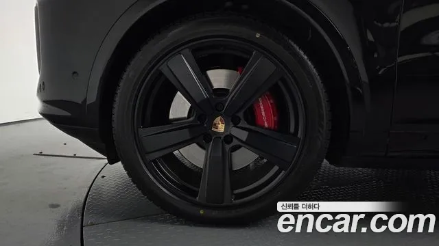Porsche Cayenne 2025 thumb 4