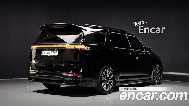 Kia Carnival 2023 thumb 2