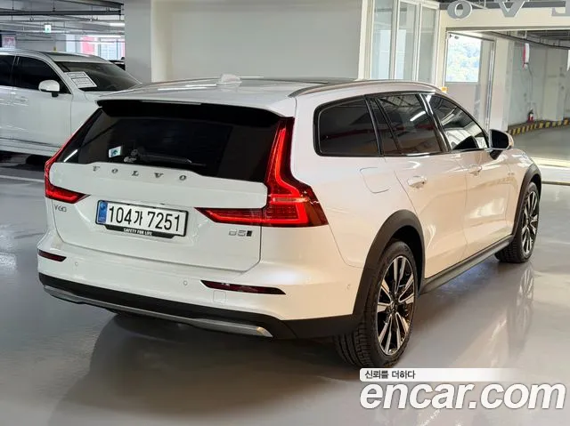 Volvo V60 2025 thumb 4